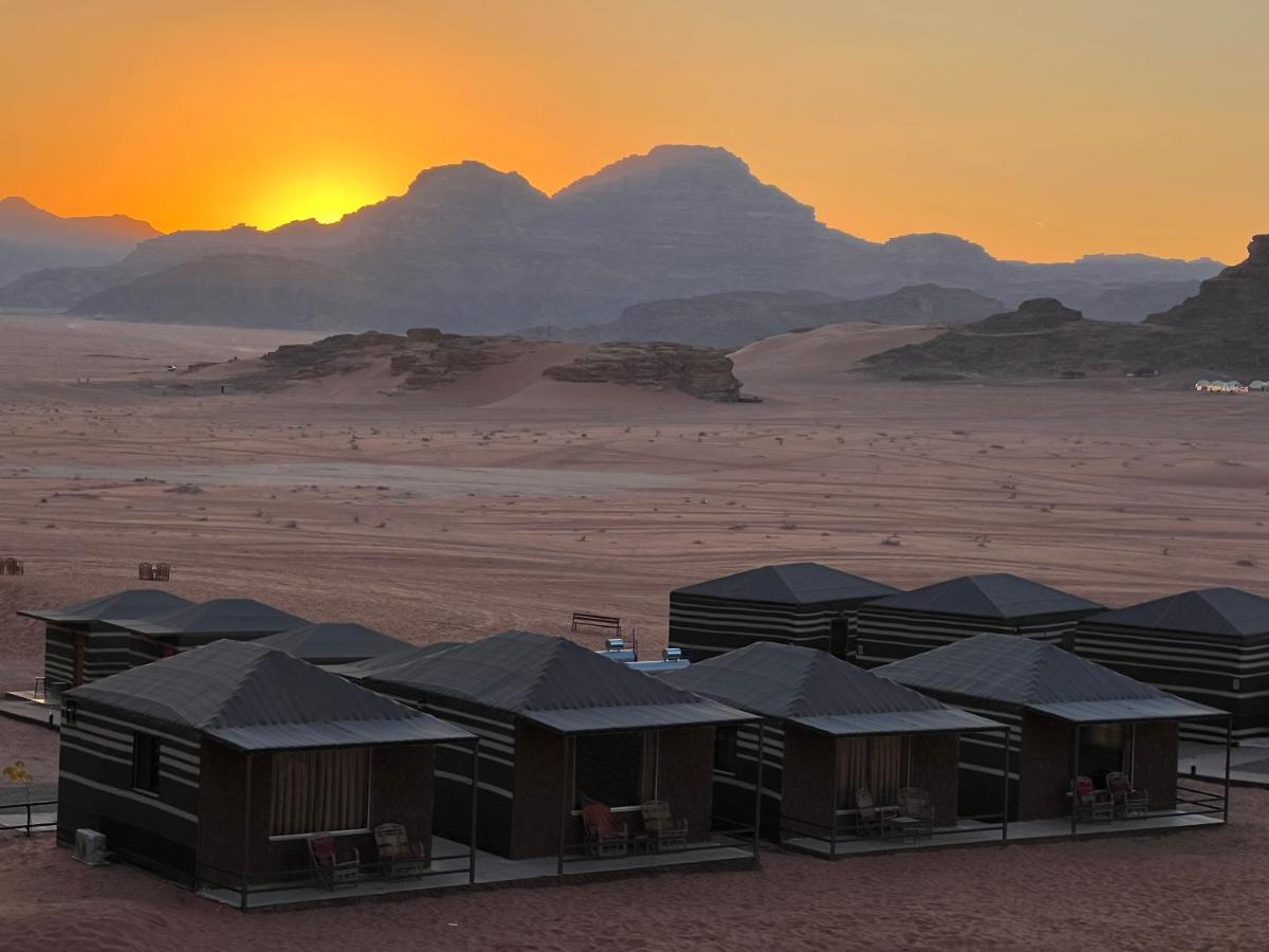 Wadi Rum Eagle Luxury Camp Exterior photo