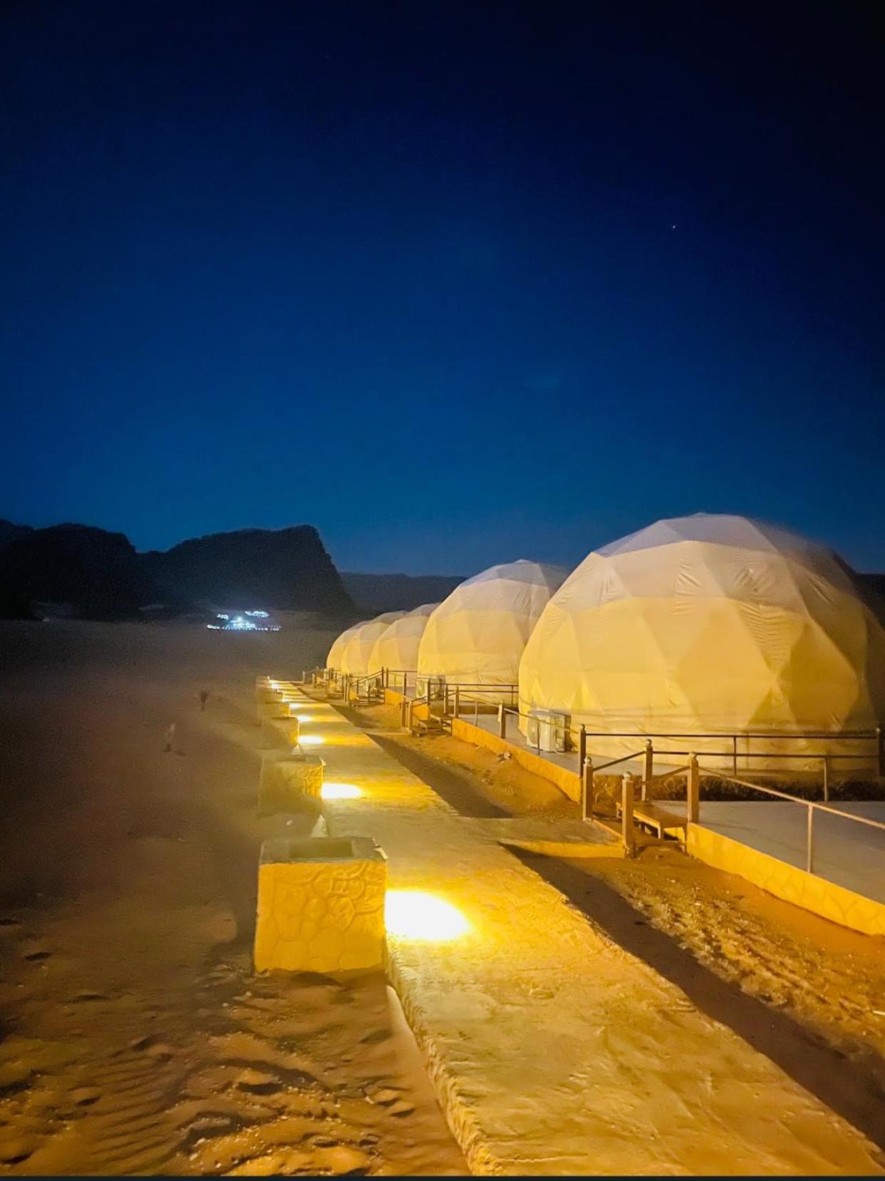 Wadi Rum Eagle Luxury Camp Exterior photo